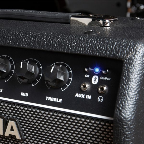 Close up of Bluetooth and Aux in options on GAMMA G25 guitar amp