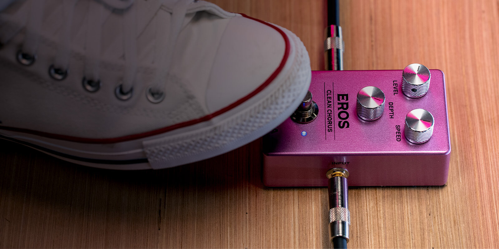 Gamma Eros clean chorus pedal on the ground.